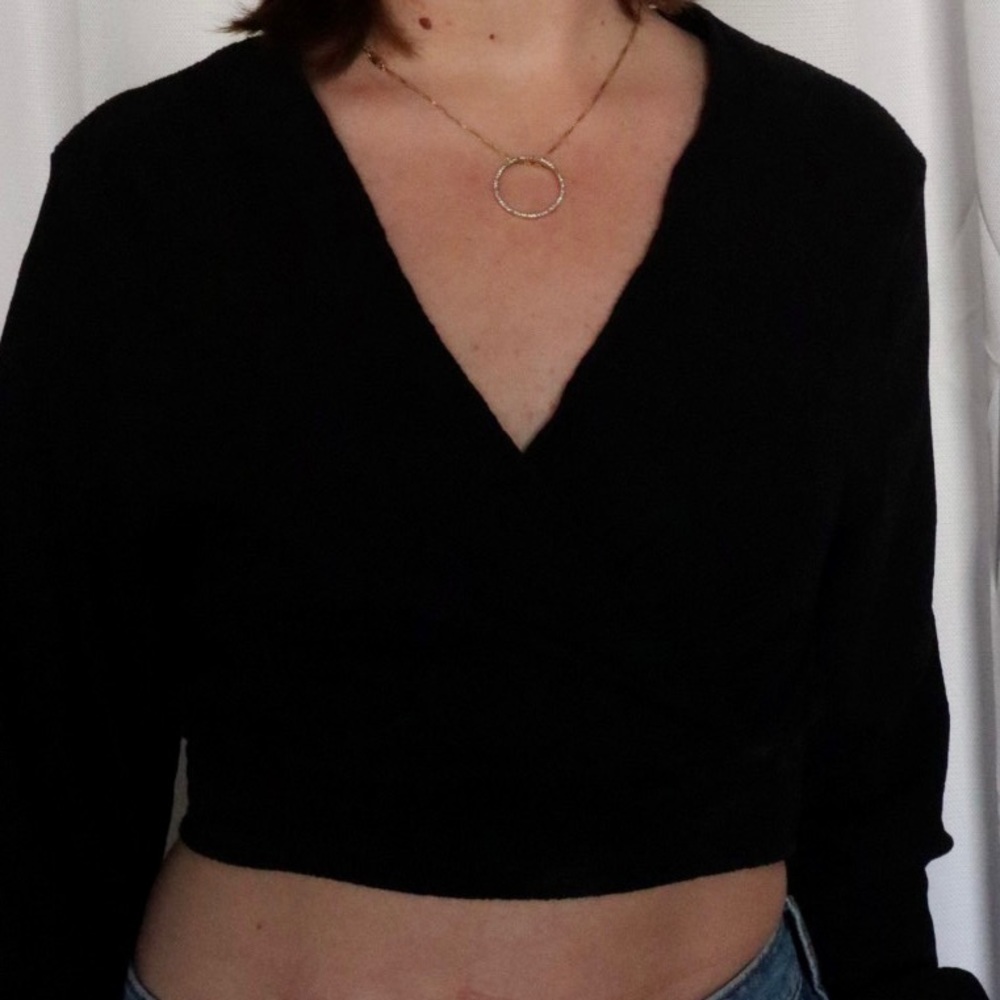 H&M: Divided Black Top with Rouched sleeves